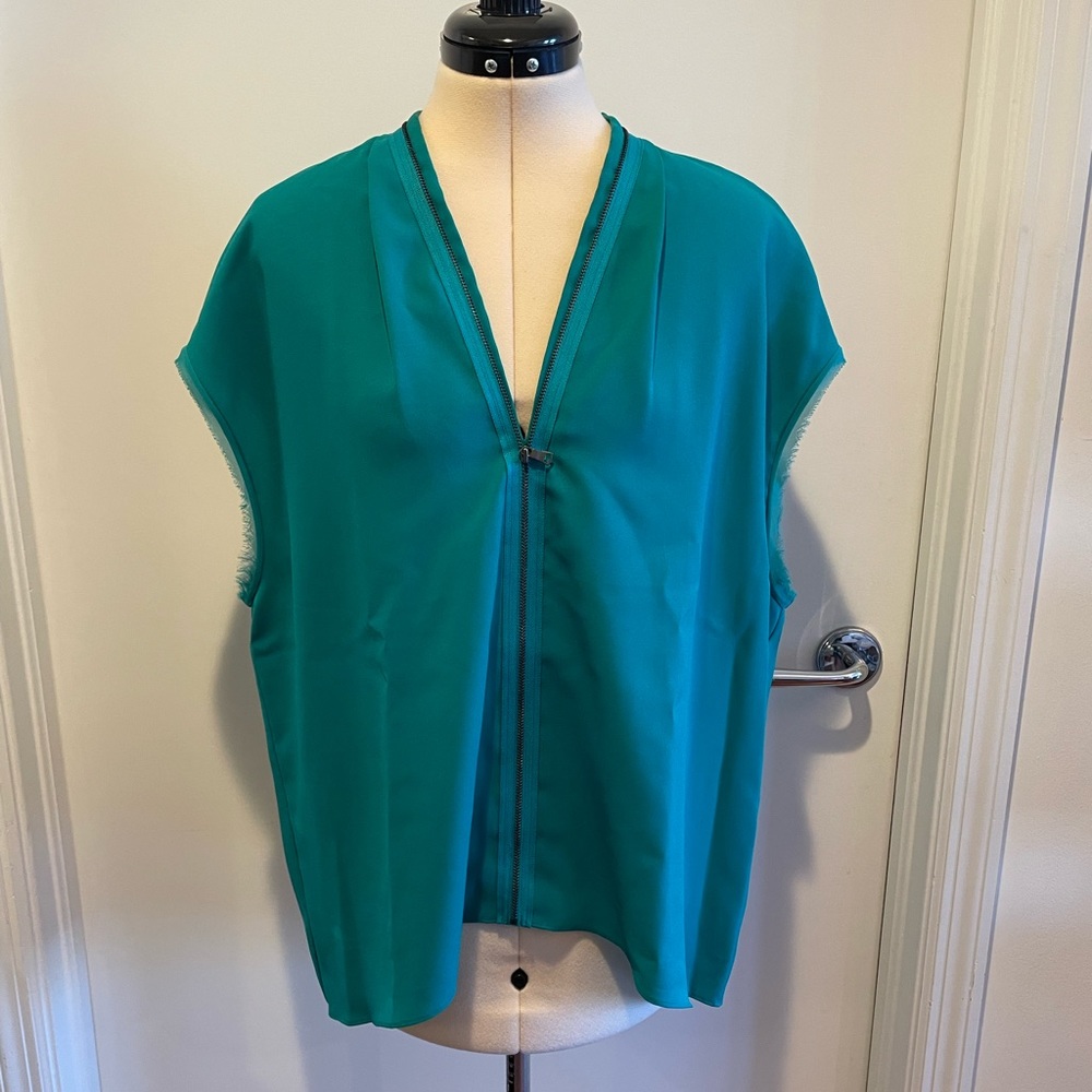 T Tahari Zipper Front Sleeveless Blouse Size L